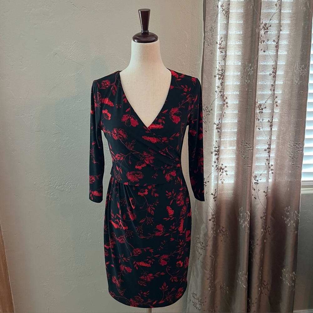Lauren Ralph Lauren Size 8P Petite Black and Red Floral V-Neck Wrap Dress